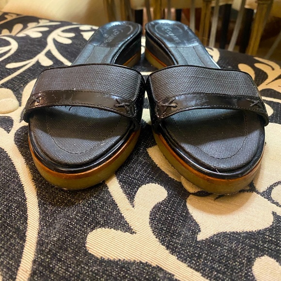 CHANEL - Picture 5 of 6